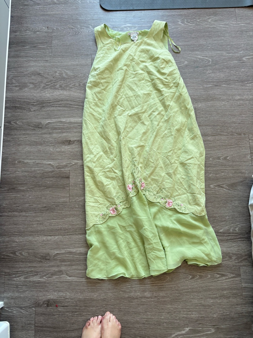 Vintage 18W Light Green Embroidered Midi Dress Skirt with Pink Rose Detail